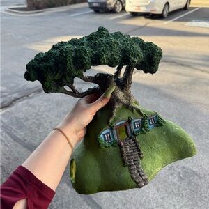 aquarium treehouse decor / practically new